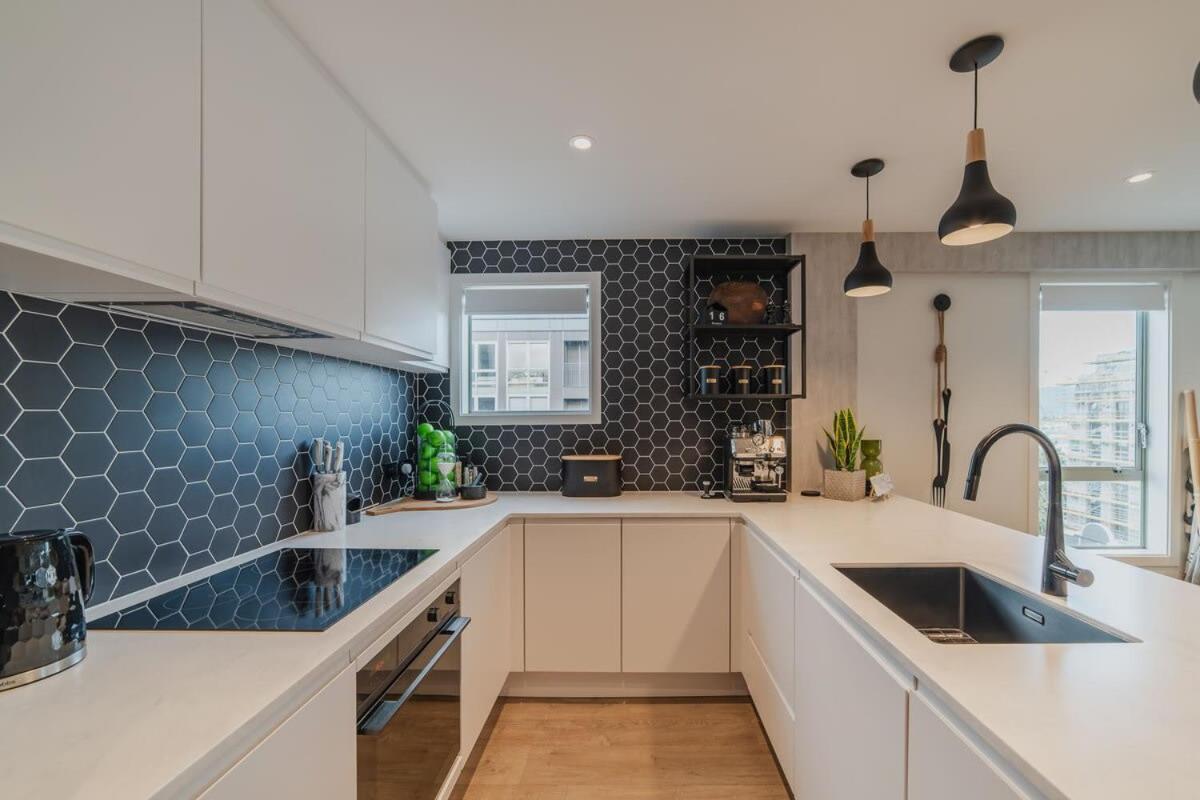 Penthouse Perfection - 2Br Elegance On Worcester St 基督城 外观 照片