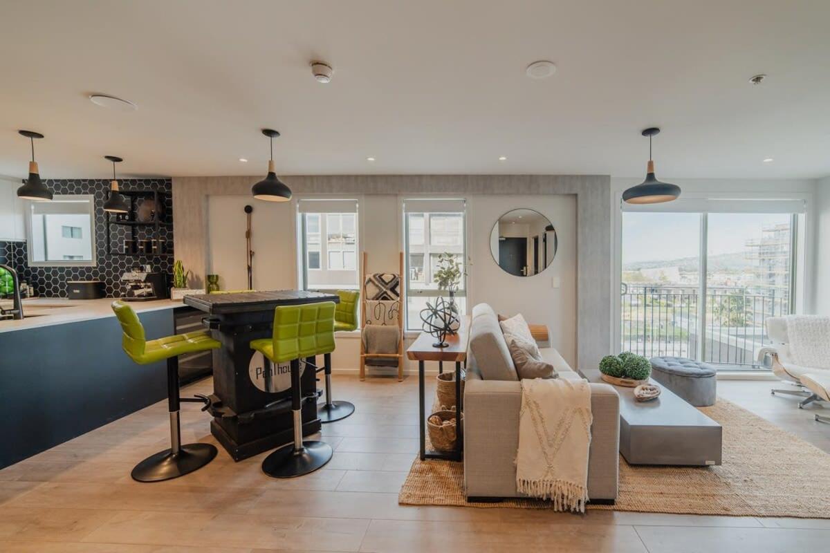 Penthouse Perfection - 2Br Elegance On Worcester St 基督城 外观 照片